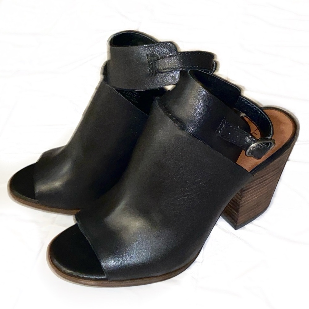 Lucky Brand Black Leather Women's Heeled Sandals - Picture 1 of 9